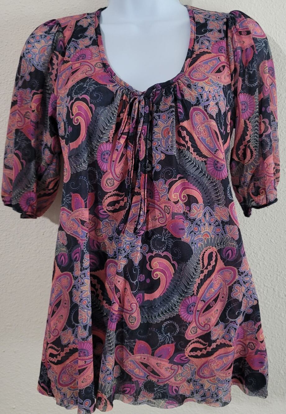 Daisy & Clover Anthropologie Purple Pink Floral Top Medium Short Sleeves Soft